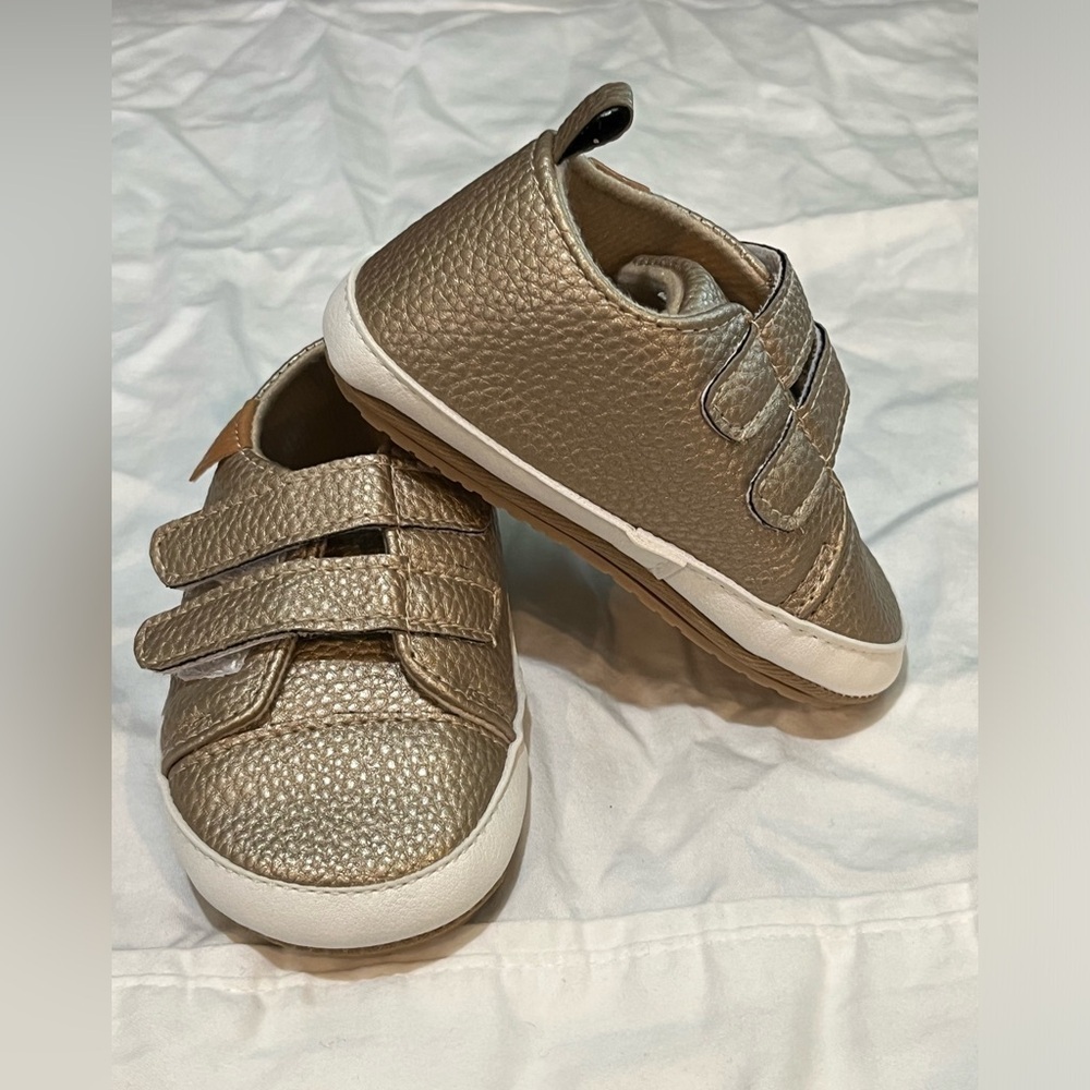 Myggpp Toddler Shoes, gold, new!